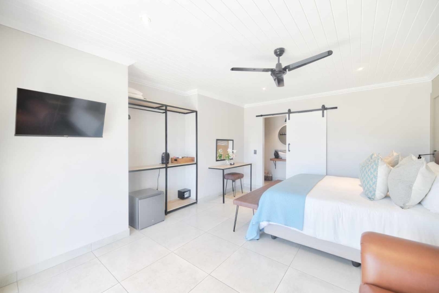 9 Bedroom Property for Sale in Westcliff Western Cape